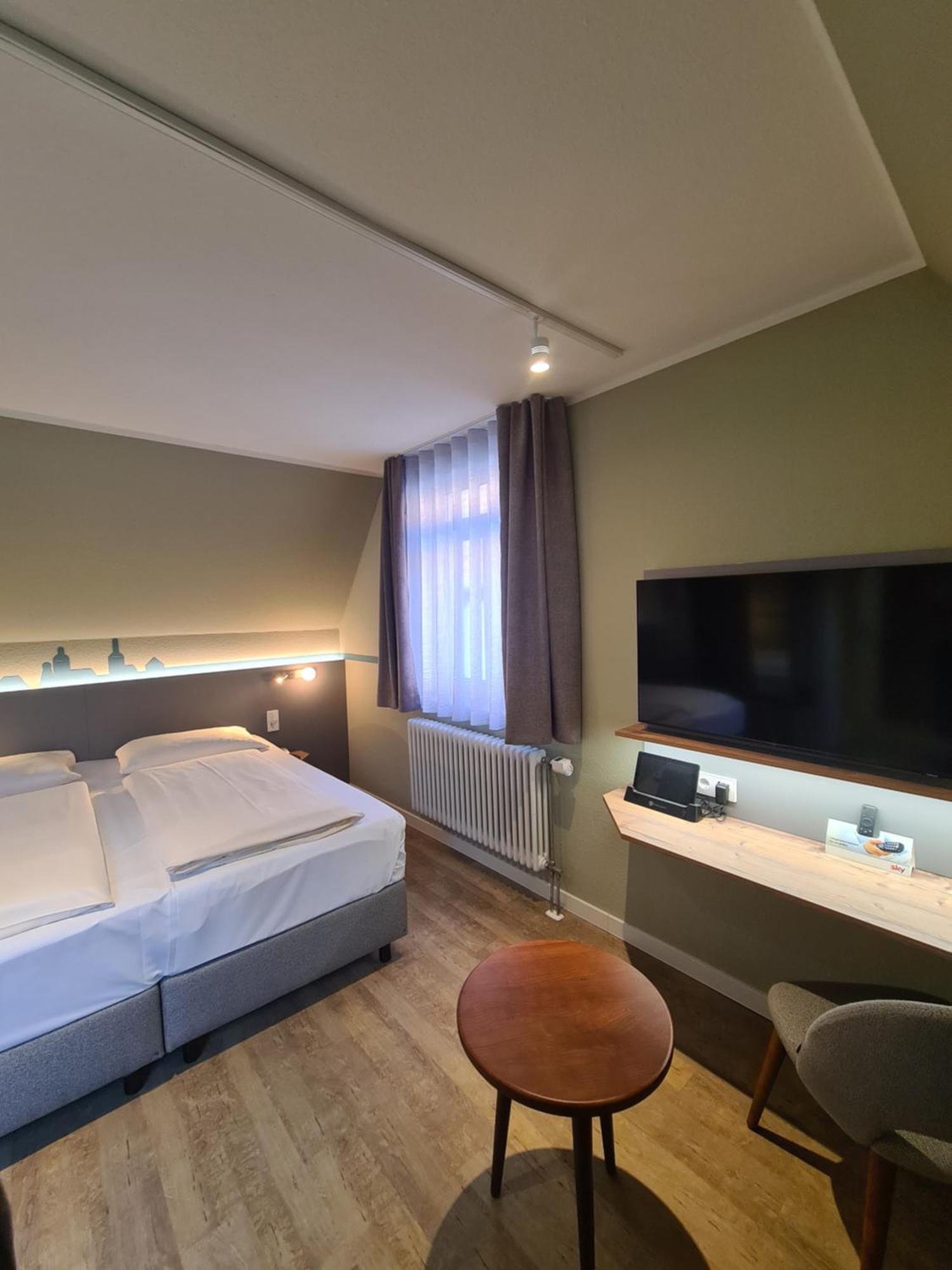 אטלינגן Stadthotel Engel מראה חיצוני תמונה