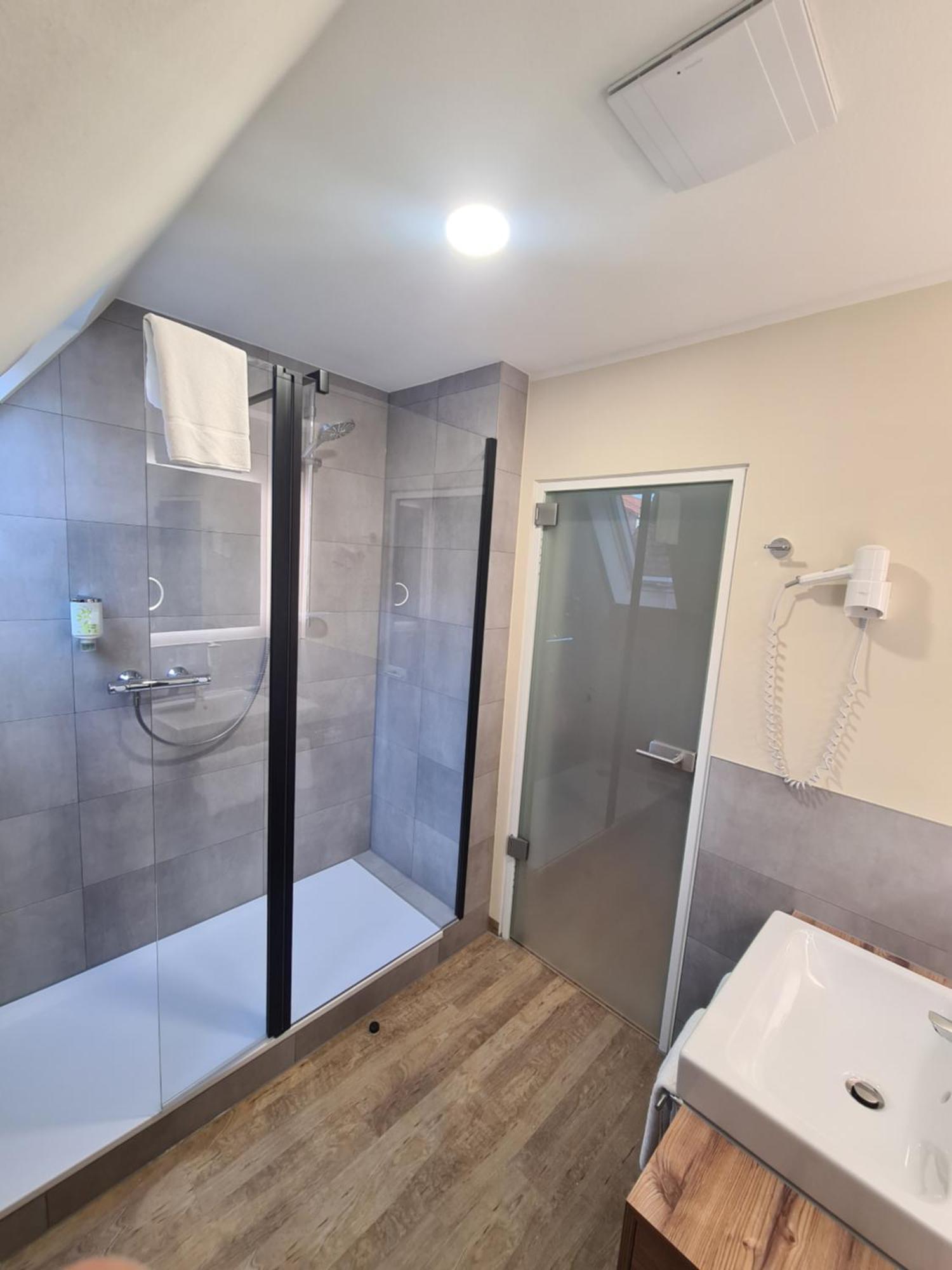 אטלינגן Stadthotel Engel מראה חיצוני תמונה
